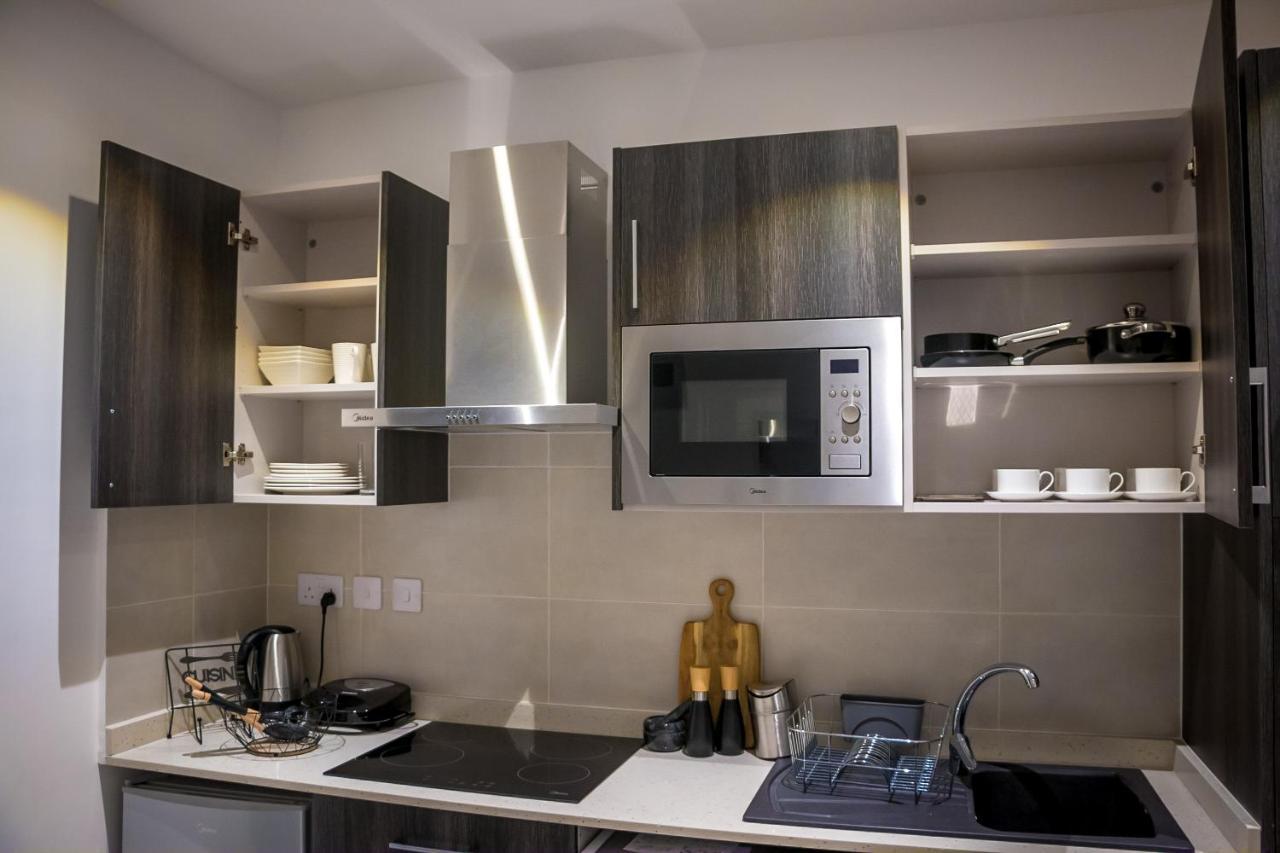 Embassy Gardens Premier Suites-Cantonment Аккра Екстер'єр фото