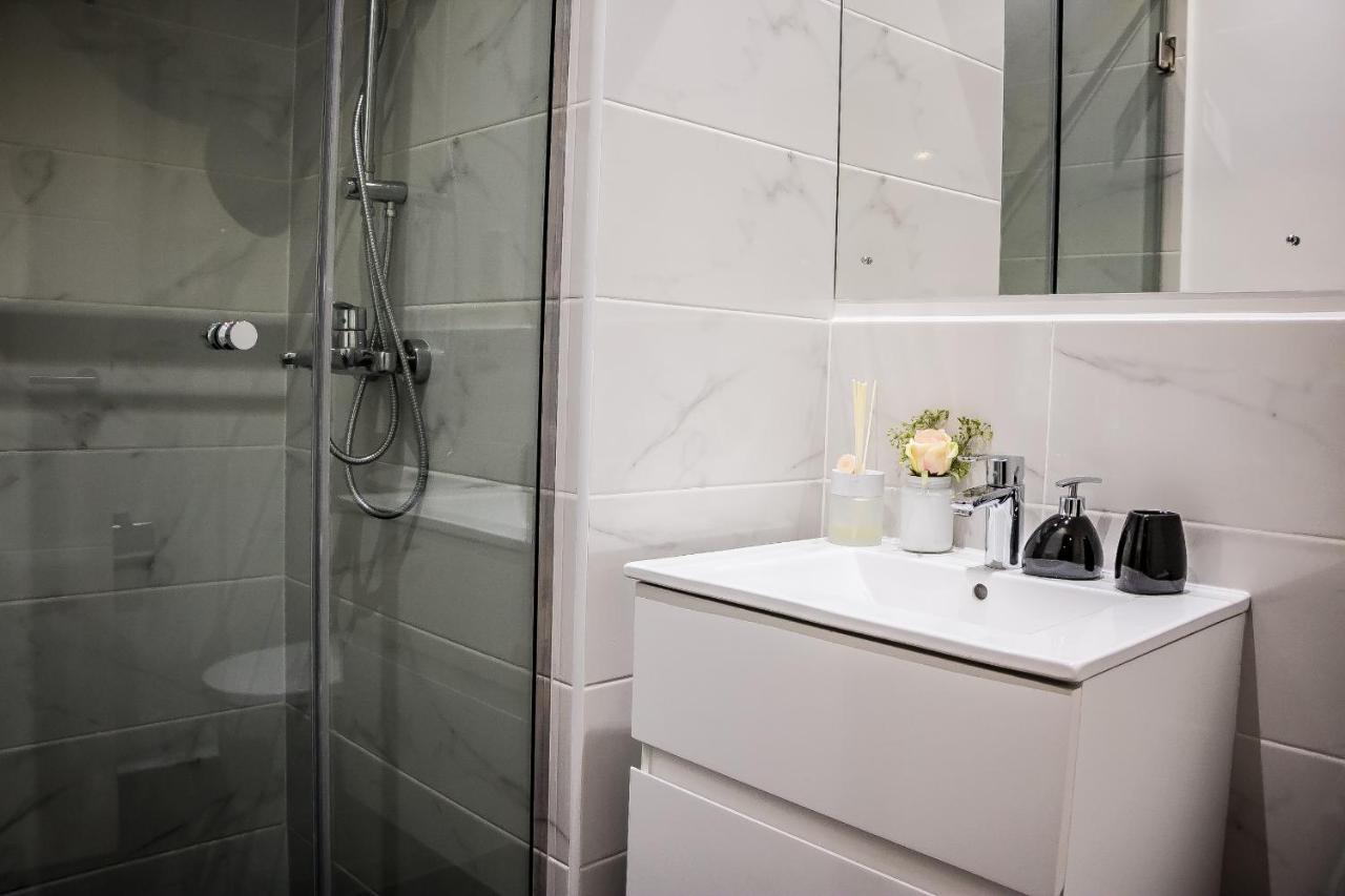 Embassy Gardens Premier Suites-Cantonment Аккра Екстер'єр фото